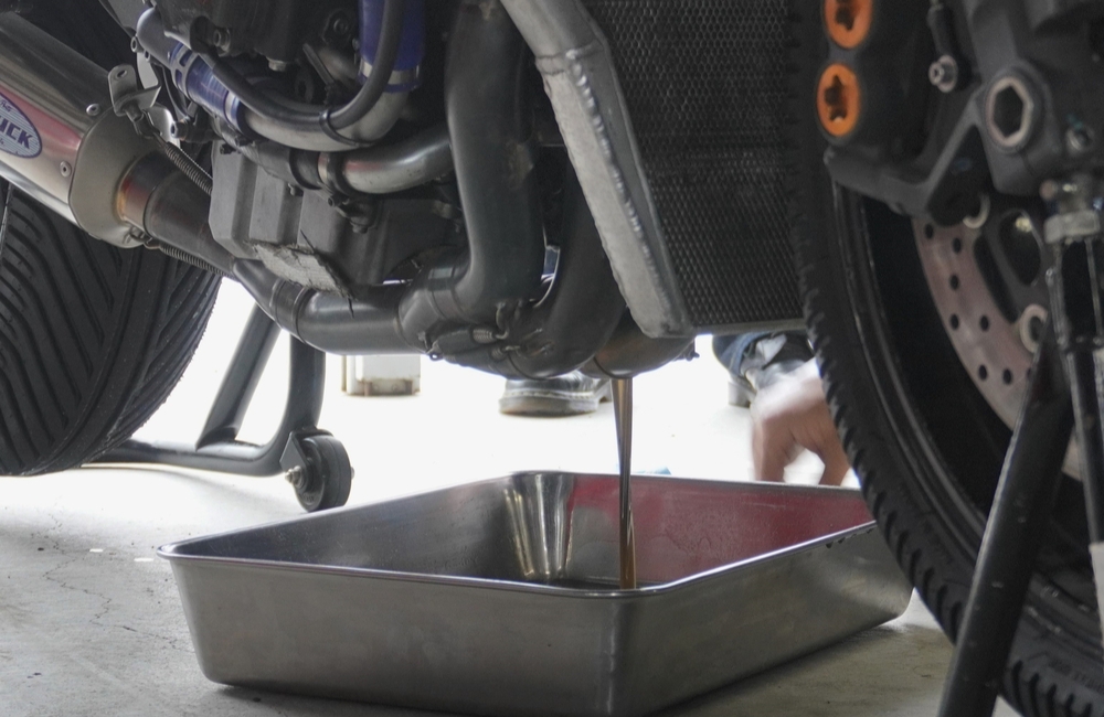 Xe số chạy bao nhiêu km thì thay nhớt là hợp lý?