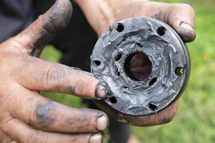 Mỡ bôi trơn bentonite trong bảo trì thiết bị công nghiệp nhiệt độ cực cao