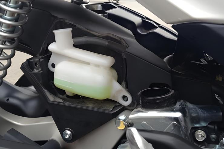 Nước làm mát xe máy bị cạn sẽ ra sao?