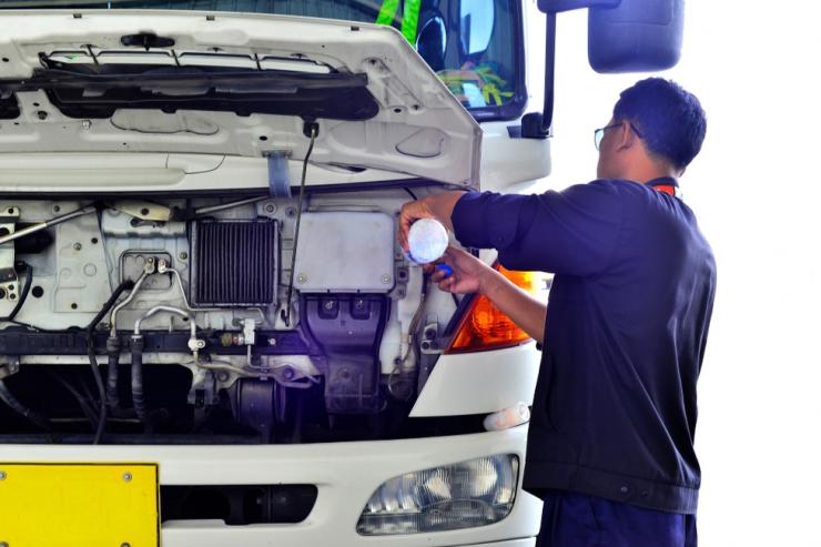 Thiếu nước làm mát xe tải động cơ nhanh xuống cấp