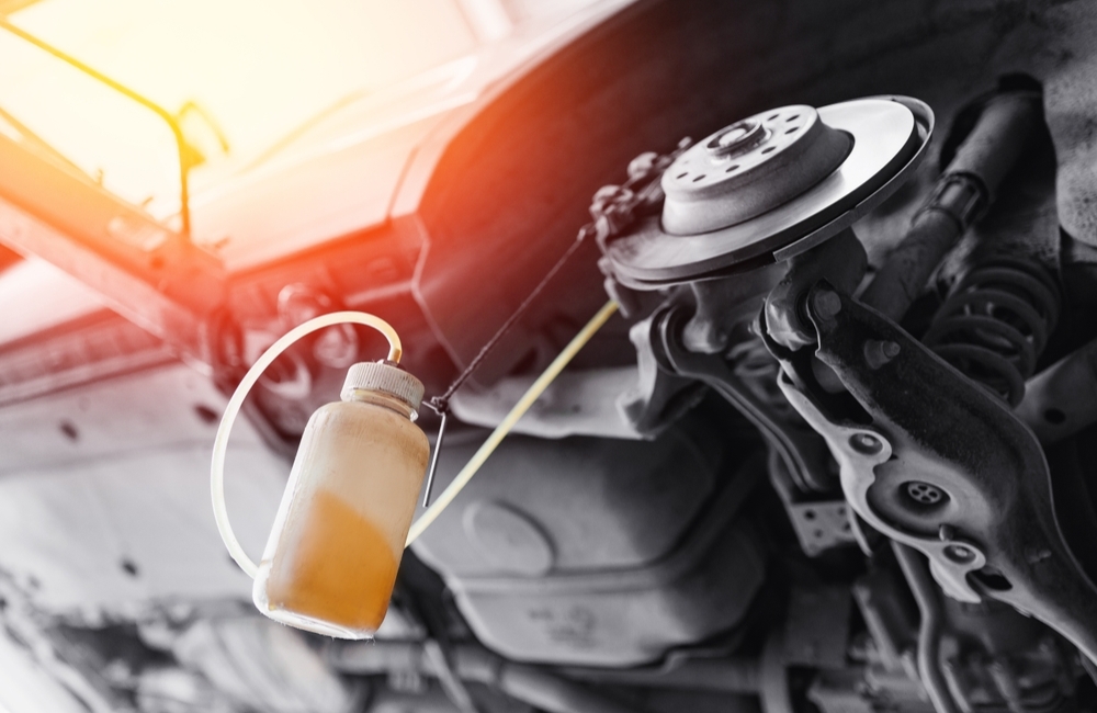 Cách thay dầu phanh ô tô và xả e đúng kỹ thuật