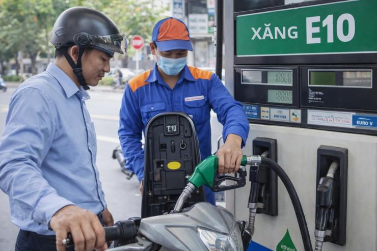 Xăng E10 dùng cho xe nào? Bí kíp bảo vệ xe đời cũ từ 1/6