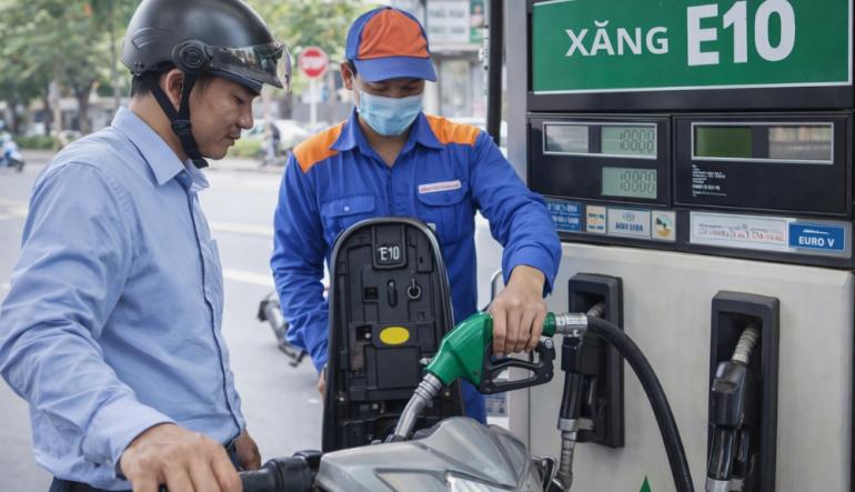Xăng E10 dùng cho xe nào? Bí kíp bảo vệ xe đời cũ từ 1/6