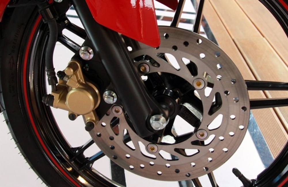 Hệ thống phanh dầu trên xe Exciter hoạt động như thế nào?