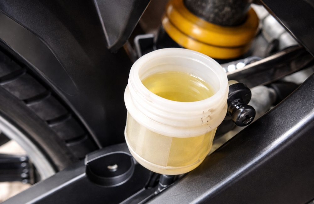 Bình dầu thắng Exciter 150 nằm ở đâu?