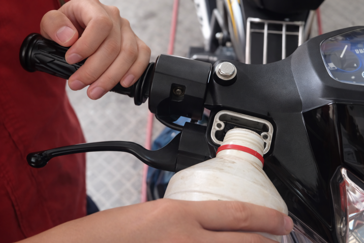Dầu phanh xe máy Yamaha dùng loại nào và khi nào thay?