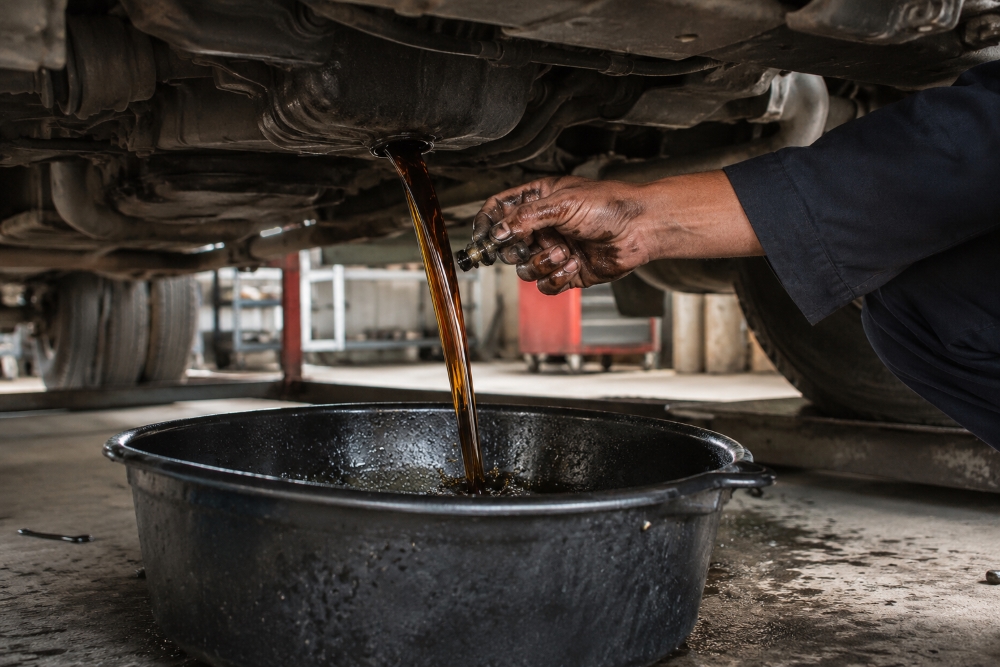 Khi nào cần thay dầu động cơ diesel?