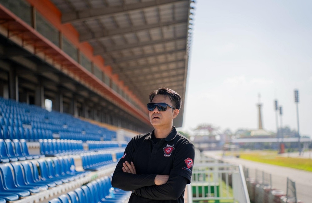 Người chèo lái con thuyền NTV – No.1 Factory Racing bằng ngọn lửa đam mê 