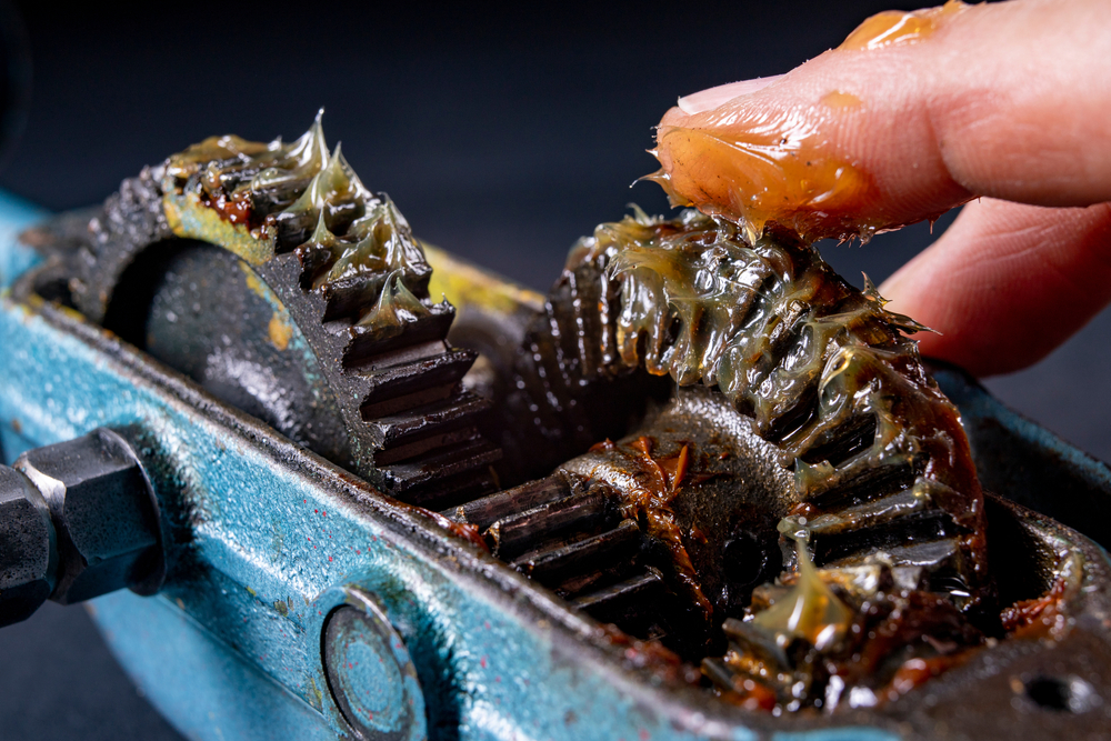 Mỡ bôi trơn là gì và vai trò trong vận hành máy móc